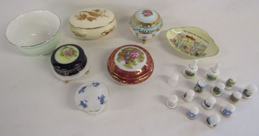 Collection of ceramics to include Crown Devon dish, Limoges lidded dish, thimbles etc