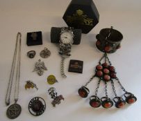 Collection of gothic style jewellery items to include Dracula pin badges, Alchemy Gothic watch,