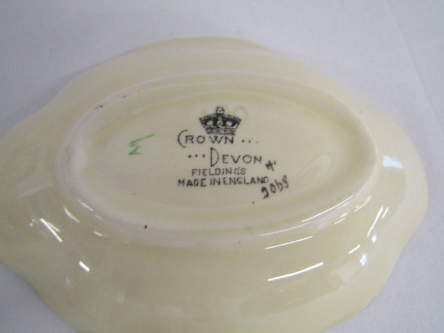 Collection of ceramics to include Crown Devon dish, Limoges lidded dish, thimbles etc - Image 4 of 6