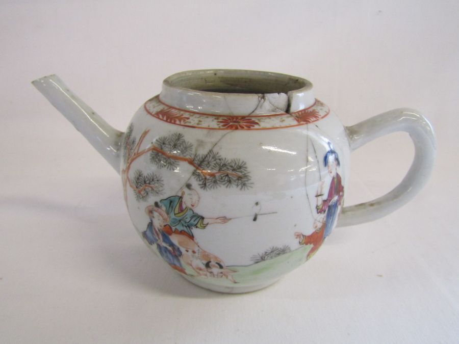 Four pieces of Oriental ware to include dish approx. 19.5cm diameter, straight vase approx. 20. - Image 9 of 11