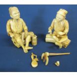 2 small ivory figures from the Meiji period - showing some damage approx. 10cm high