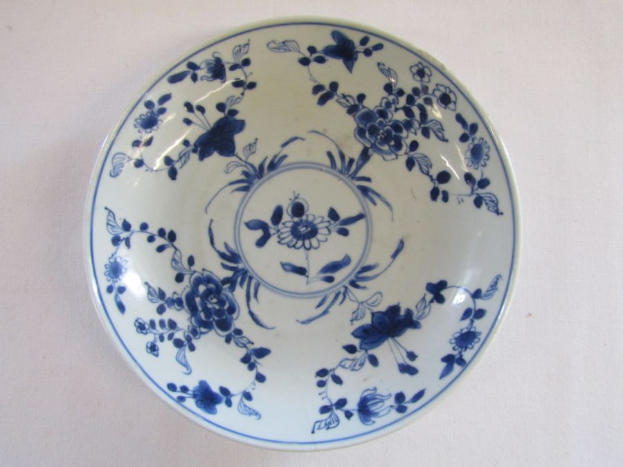 Four pieces of Oriental ware to include dish approx. 19.5cm diameter, straight vase approx. 20. - Image 2 of 11