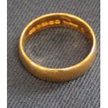 22ct gold wedding band, marked Lucky, size L, 3.77g