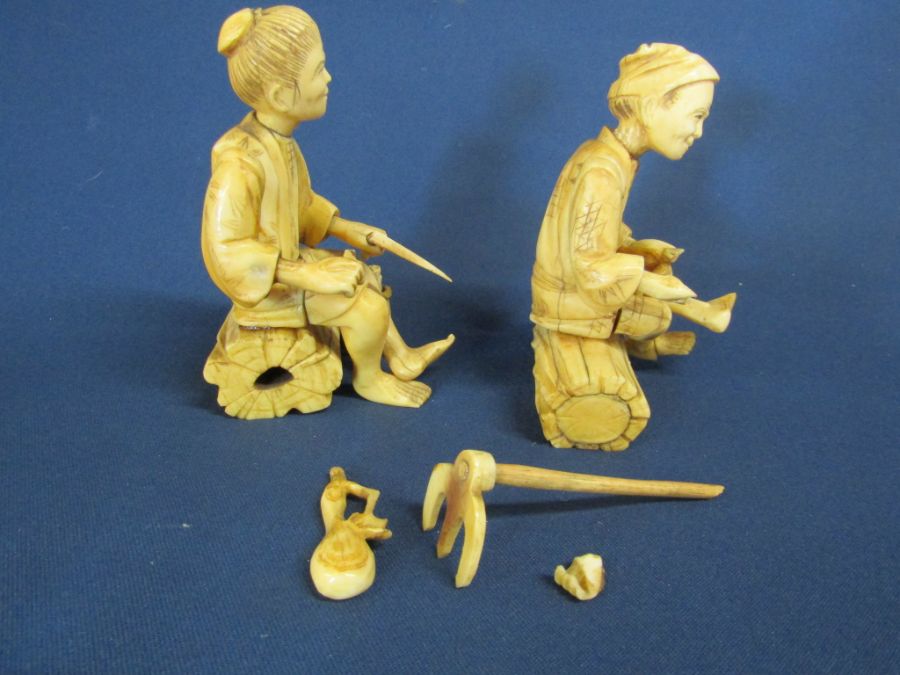 2 small ivory figures from the Meiji period - showing some damage approx. 10cm high - Image 4 of 4