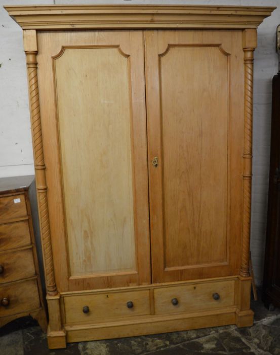 Large late Victorian pine wardrobe Ht211cm L142cm D55cm