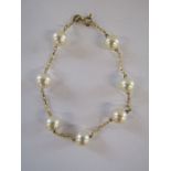 9ct gold and fresh water pearl bracelet - total weight 5.7g
