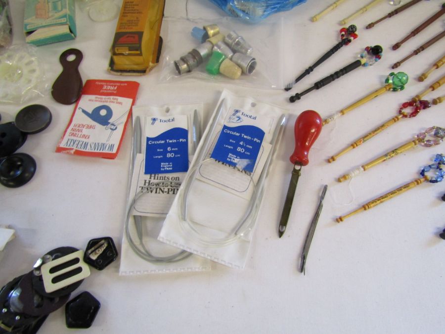 Collection of sewing items to include lace making bobbins, buttons, thread etc - Image 3 of 11