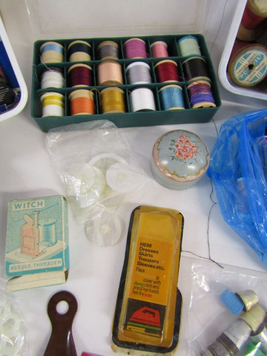 Collection of sewing items to include lace making bobbins, buttons, thread etc - Image 6 of 11