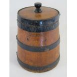 Small wooden banded barrel with lid - approx. H 28.5cm