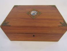 Wooden lined box approx. 26cm x 18.5cm x 11.5cm