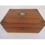 Wooden lined box approx. 26cm x 18.5cm x 11.5cm