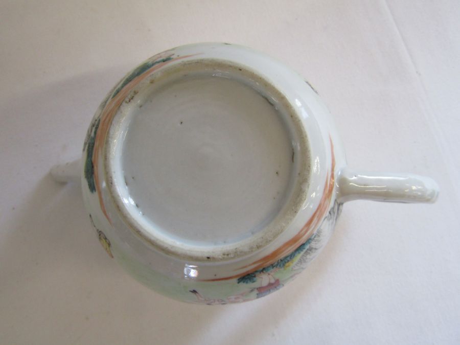 Four pieces of Oriental ware to include dish approx. 19.5cm diameter, straight vase approx. 20. - Image 10 of 11