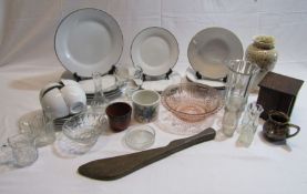 Collection of items to include a part dinner service, glassware, Fosters pottery etc