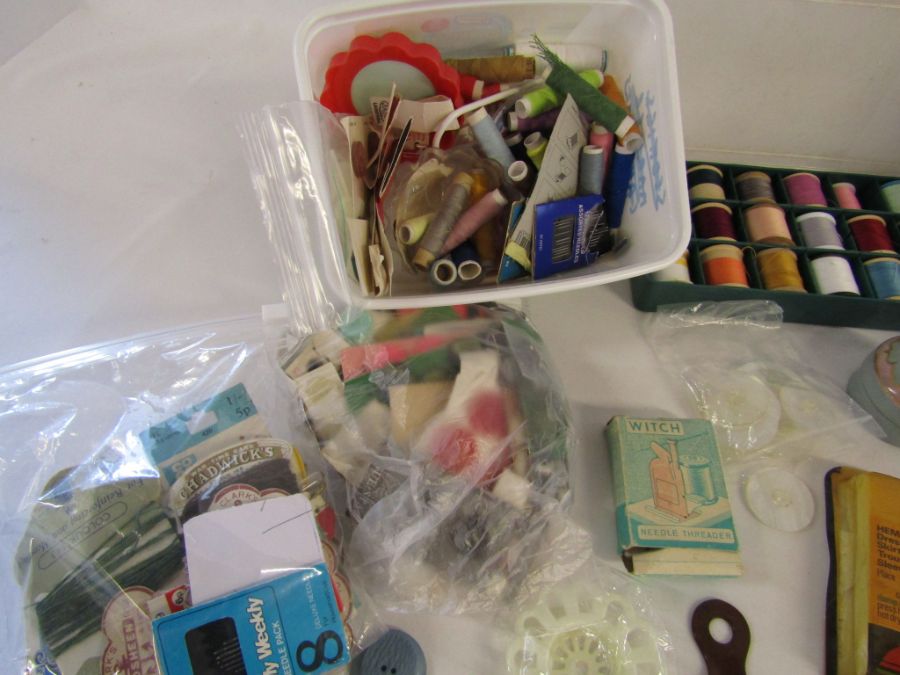 Collection of sewing items to include lace making bobbins, buttons, thread etc - Image 5 of 11