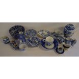 Various blue & white ceramics including a pair of salts with silver rims