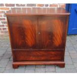 Georgian style mahogany TV cabinet Ht 87cm L 82cm D 50cm