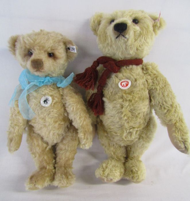 2 Steiff teddy bears  - 1926 replica limited edition 893/1000 and Grand old Bear with growler