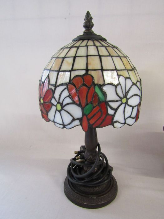 Table lamps to include Whitbred bar lamp, a converted oil lamp (no electrics) a Tiffany style lamp - Image 4 of 5