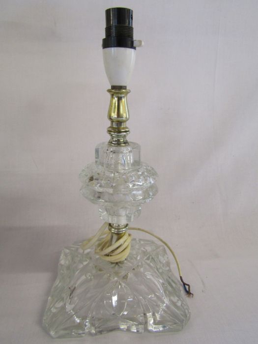 Table lamps to include Whitbred bar lamp, a converted oil lamp (no electrics) a Tiffany style lamp - Image 2 of 5