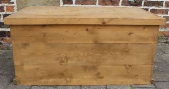 Pine blanket box