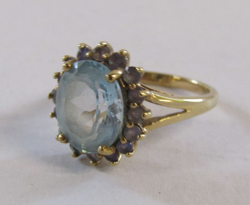 9ct gold cluster ring with Topaz stone surrounded by lolite total weight 4.1g ring size N/O