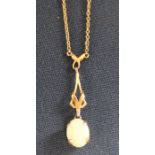 9ct gold necklace with opal pendant, 3.3g