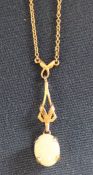 9ct gold necklace with opal pendant, 3.3g