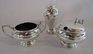 Walker & Hall 1912 silver condiment set total weight 5.14ozt