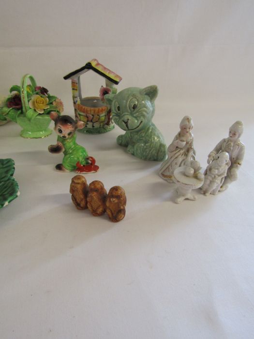 Collection of ceramics to include Crown Devon and some miniature Chinese figures, some items showing - Image 5 of 6