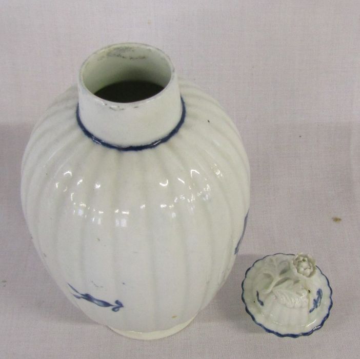 Worcester blue and white tea canister and cover (damage repaired) circa 1770 - Image 4 of 11