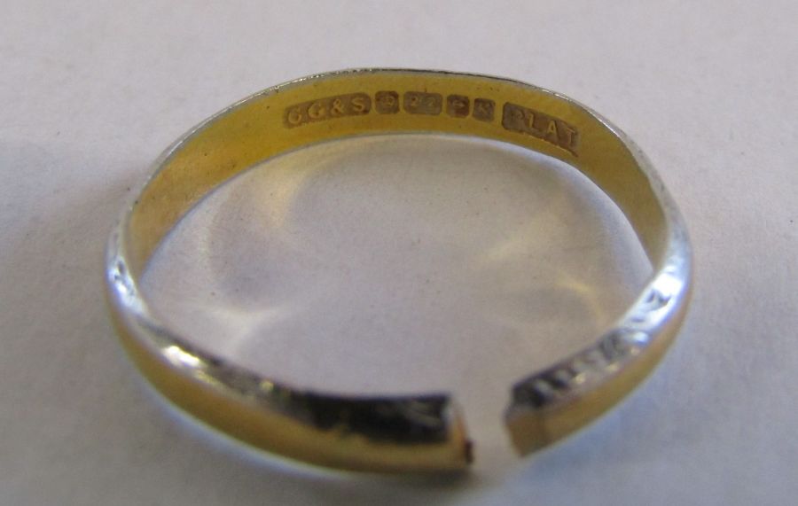 9ct gold signet ring total weight 7.2g ring size V and an 18ct gold and platinum ring total weight - Image 7 of 7
