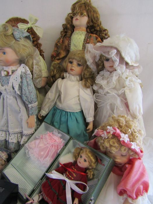 Boxed Atlas porcelain doll collection to include Duchess of Cambridge all appear to be with - Image 6 of 12