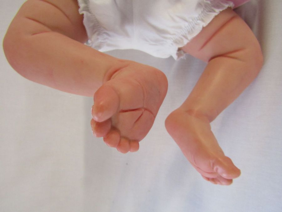 2 Reborn baby dolls 20" weighted doll with closed eyes and painted hair and a Romie Strydom head and - Image 5 of 13