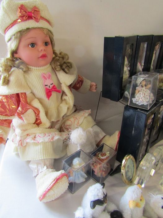 Boxed Atlas porcelain doll collection to include Duchess of Cambridge all appear to be with - Image 2 of 12