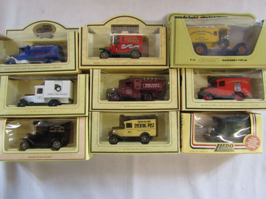 Selection of boxed collector cars - Image 4 of 5