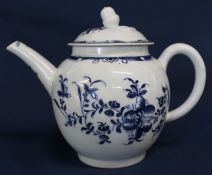 18th century Lowestoft porcelain blue & white teapot with cover painted with the Mansfield pattern
