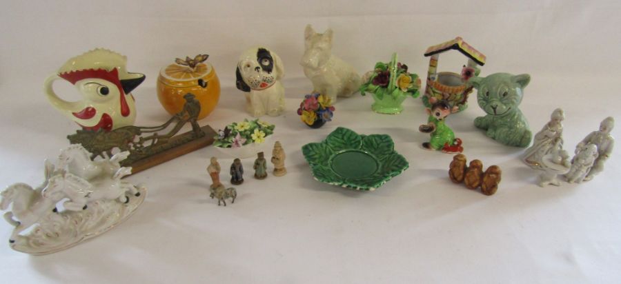 Collection of ceramics to include Crown Devon and some miniature Chinese figures, some items showing