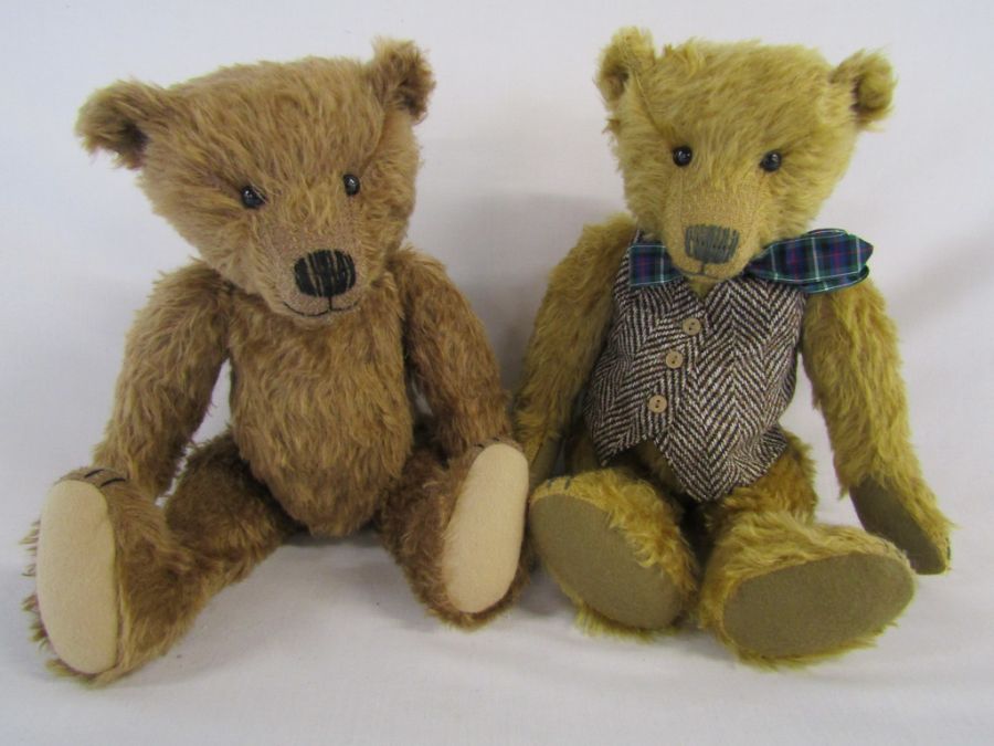 2 Mister Bear teddies