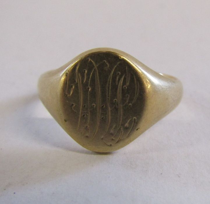 9ct gold signet ring total weight 7.2g ring size V and an 18ct gold and platinum ring total weight - Image 5 of 7