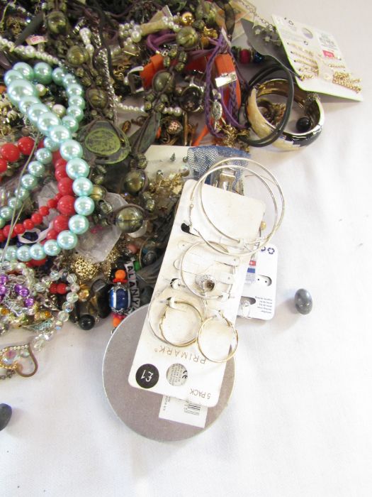 Mixed selection of costume jewellery - Image 6 of 6