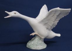 Lladro duck jumping figurine 01265 (with box)