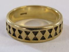 9ct gold ring - ring size S - total weight 5.1g