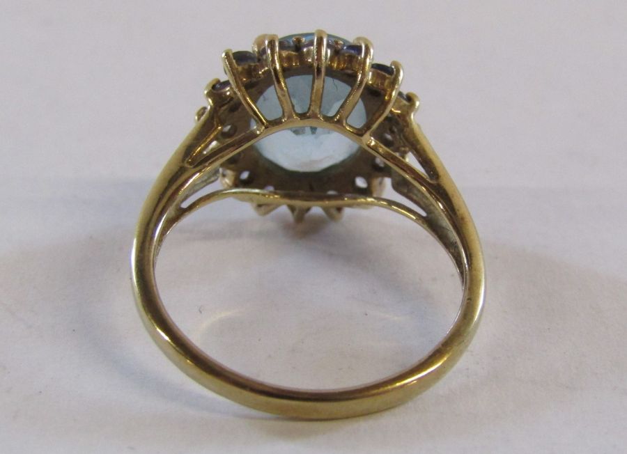 9ct gold cluster ring with Topaz stone surrounded by lolite total weight 4.1g ring size N/O - Image 3 of 5