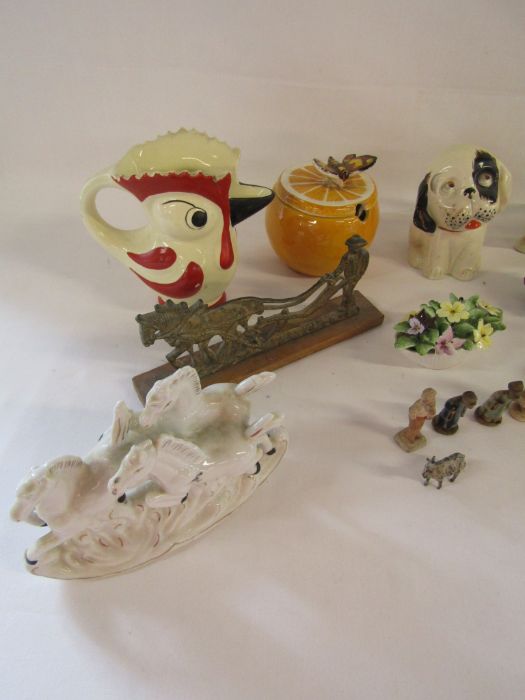 Collection of ceramics to include Crown Devon and some miniature Chinese figures, some items showing - Image 2 of 6