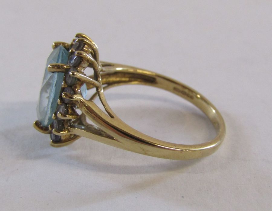 9ct gold cluster ring with Topaz stone surrounded by lolite total weight 4.1g ring size N/O - Image 2 of 5