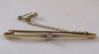 15ct gold bar brooch set with a diamond - total weight 2.63g