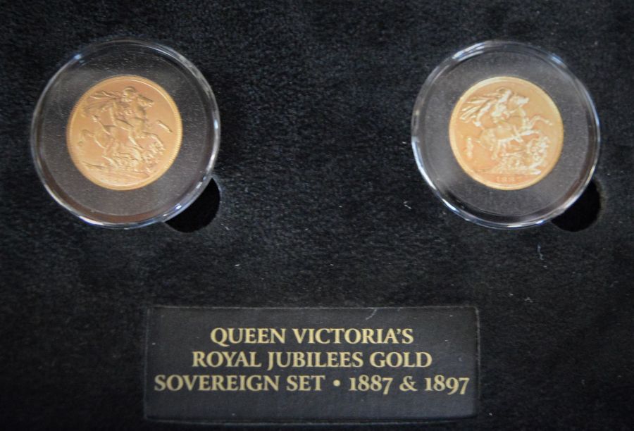 2 Queen Victoria full sovereigns 1887 & 1897 in a Hattons of London presentation box with - Image 2 of 3