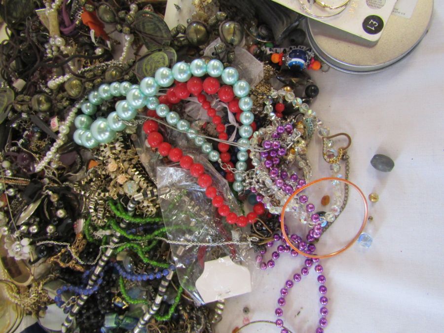 Mixed selection of costume jewellery - Image 3 of 6