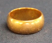 22ct gold wedding band 10.1g size K, depth 7mm