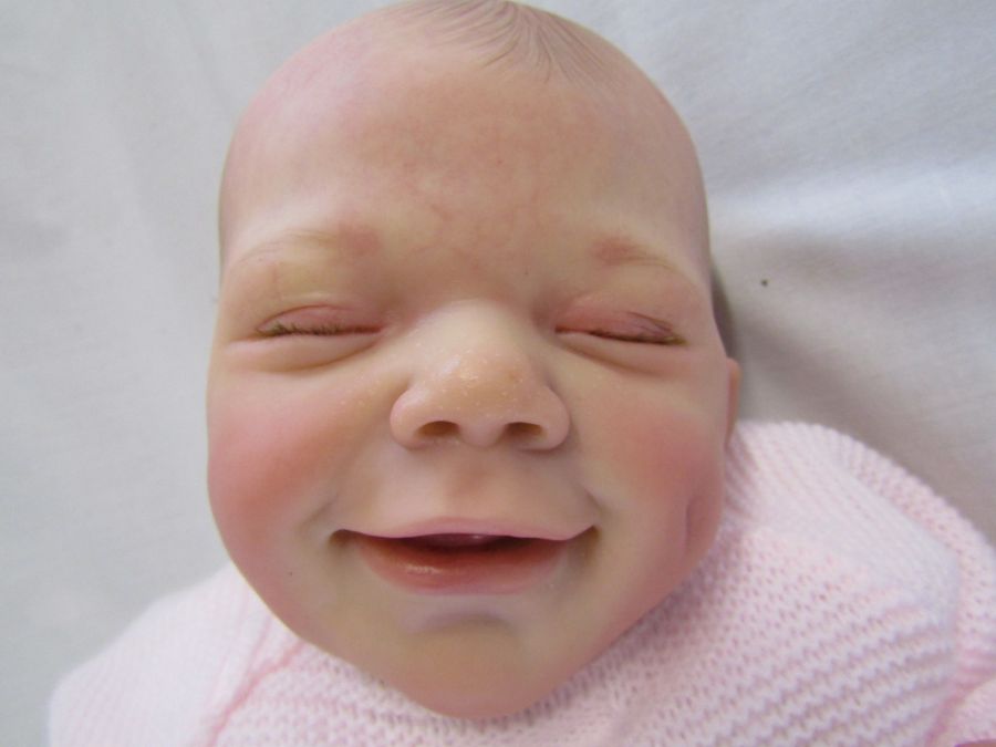 2 Reborn baby dolls - 21" weighted doll with closed eyes and pale blonde hair and an 18" limited - Image 10 of 14